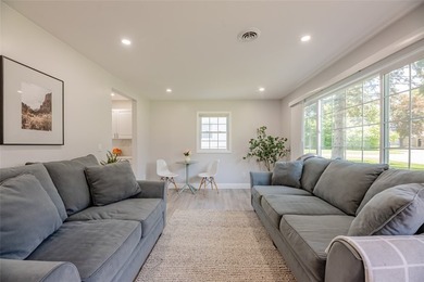 Welcome to 94 Cimarron Drive - a meticulously renovated, truly - photo 4