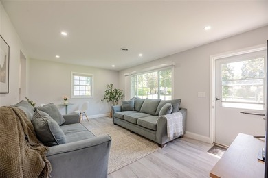 Welcome to 94 Cimarron Drive - a meticulously renovated, truly - photo 5