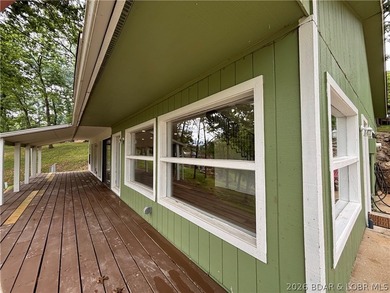 Completely remodeled in 2026, this move-in ready 3 bedroom, 2 - photo 3