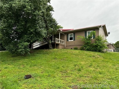 4-bed, 2-bath home in Warsaw featuring an open floor plan - photo 2