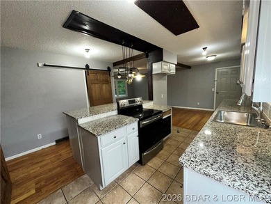 4-bed, 2-bath home in Warsaw featuring an open floor plan - photo 4