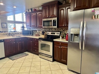 Stunning 3-bedroom, 2-bath lakefront home on beautiful Lake - photo 19