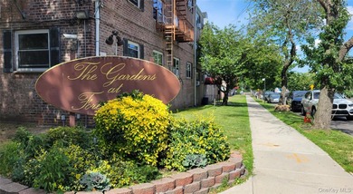 Welcome to this Garden style coop 3-story-brick building in the - photo 27