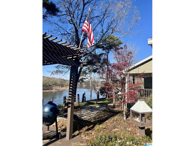 Stunning 3-bedroom, 2-bath lakefront home on beautiful Lake - photo 39