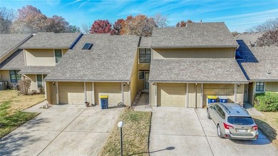 (private lake, pond, creek) Townhome/Townhouse For Sale in Kansas City Missouri