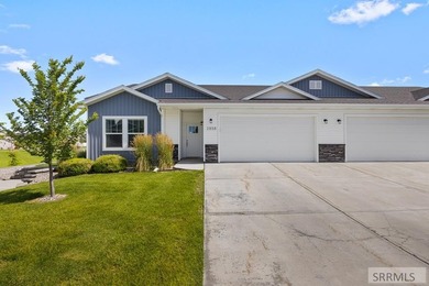 Enjoy the ease of low-maintenance living without sacrificing - photo 1
