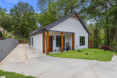 Stunning Custom-Built Home Just Minutes from Clemson University! - photo 3
