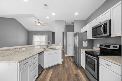 Beautiful Home with Open Floor Plan & Upgraded Features Near - photo 15