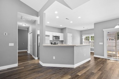 Beautiful Home with Open Floor Plan & Upgraded Features Near - photo 19