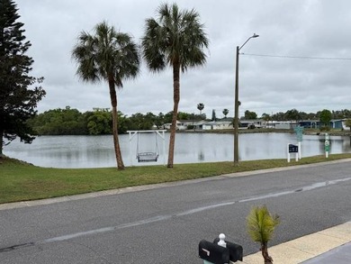 Welcome to Lake Haven in delightful Dunedin, Florida, where this - photo 3