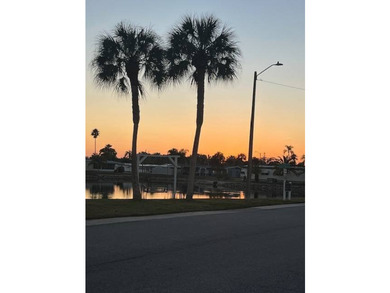 Welcome to Lake Haven in delightful Dunedin, Florida, where this - photo 4