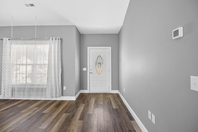 Beautiful Home with Open Floor Plan & Upgraded Features Near - photo 28