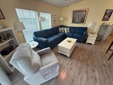 Welcome to Lake Haven in delightful Dunedin, Florida, where this - photo 8
