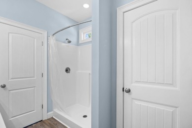 Beautiful Home with Open Floor Plan & Upgraded Features Near - photo 29