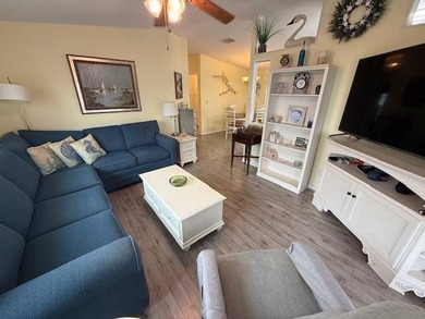 Welcome to Lake Haven in delightful Dunedin, Florida, where this - photo 9
