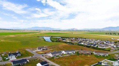 Welcome to 85 E Legacy Drive! Built in 2022, this immaculate - photo 1