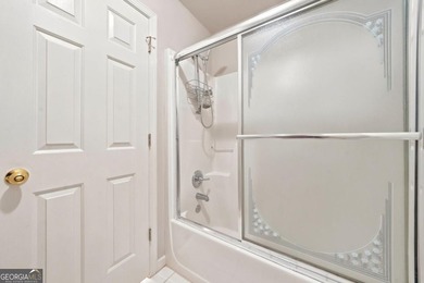 Beautifully 6 bedroom. home on a private cul-de-sac lot in - photo 25