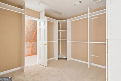 Beautifully 6 bedroom. home on a private cul-de-sac lot in - photo 37