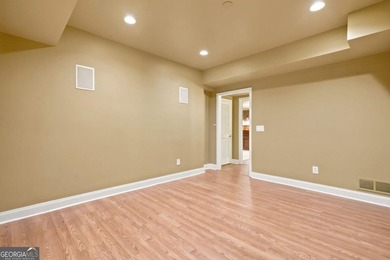 Beautifully 6 bedroom. home on a private cul-de-sac lot in - photo 38