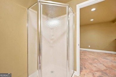 Beautifully 6 bedroom. home on a private cul-de-sac lot in - photo 43