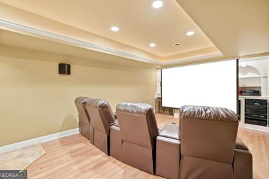 Beautifully 6 bedroom. home on a private cul-de-sac lot in - photo 44