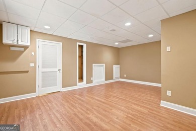 Beautifully 6 bedroom. home on a private cul-de-sac lot in - photo 46
