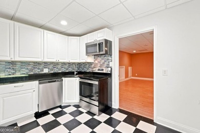 Beautifully 6 bedroom. home on a private cul-de-sac lot in - photo 49
