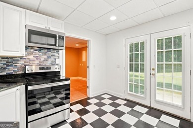 Beautifully 6 bedroom. home on a private cul-de-sac lot in - photo 50