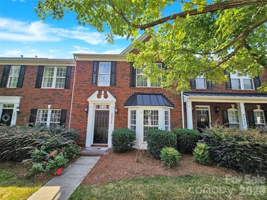 This beautifully maintained 3-bedroom, 2.5 bath move- in ready - photo 2