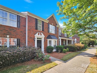 This beautifully maintained 3-bedroom, 2.5 bath move- in ready - photo 3
