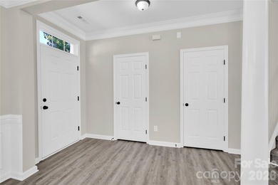 This beautifully maintained 3-bedroom, 2.5 bath move- in ready - photo 5