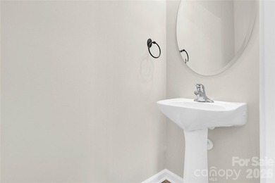 This beautifully maintained 3-bedroom, 2.5 bath move- in ready - photo 7