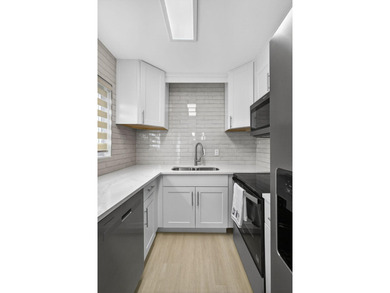 Stunning fully renovated corner-unit condo in a premier 55+ - photo 17