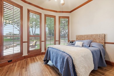 Perfectly positioned on the Bridlewood golf course, this - photo 21