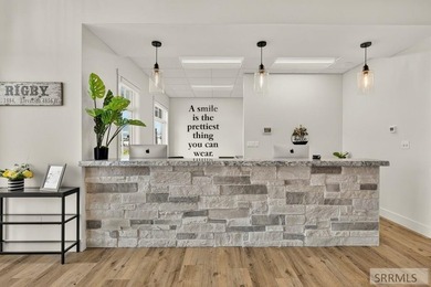 Exceptional opportunity to own a modern, professionally designed - photo 4