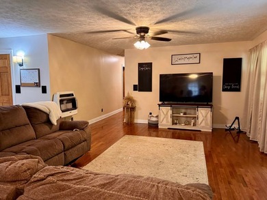 MOVE IN READY! Nice 2 bed 2 bath ranch sitting on 2 acres! This - photo 15