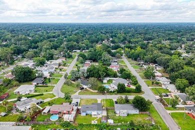 Move-In Ready Gem! This 3-bed, 2-bath concrete block home offers - photo 33