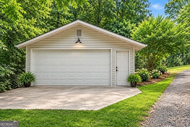 Exceptional craftsman-style Lake Hartwell home offering deep - photo 5