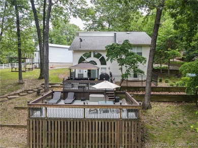Welcome to your ultimate lake retreat! This stunning 3-bedroom - photo 1