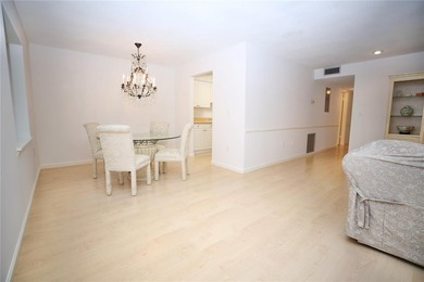 WELCOME to this exceptional, fully reimagined turn-key villa in - photo 5