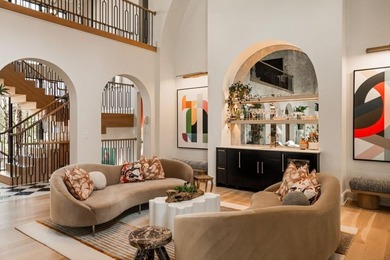 Some homes are designed to be seen. This one was designed to be - photo 11