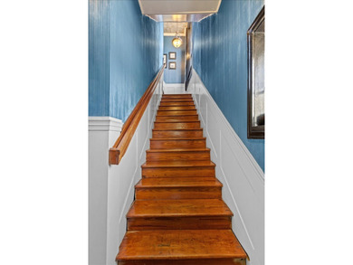 Own a charming, versatile piece of Florida history in the heart - photo 12