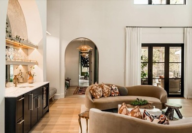 Some homes are designed to be seen. This one was designed to be - photo 12