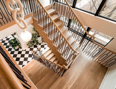 Some homes are designed to be seen. This one was designed to be - photo 18