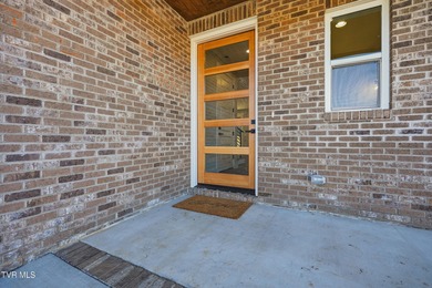 Welcome home to this brand-new, custom-built, 3 bedroom, 2.5 - photo 3