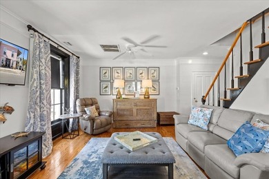Own a charming, versatile piece of Florida history in the heart - photo 25