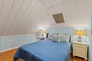 Own a charming, versatile piece of Florida history in the heart - photo 30
