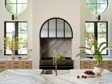 Some homes are designed to be seen. This one was designed to be - photo 31