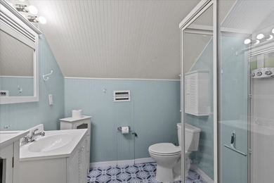 Own a charming, versatile piece of Florida history in the heart - photo 32