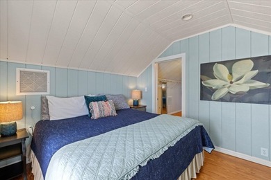 Own a charming, versatile piece of Florida history in the heart - photo 33